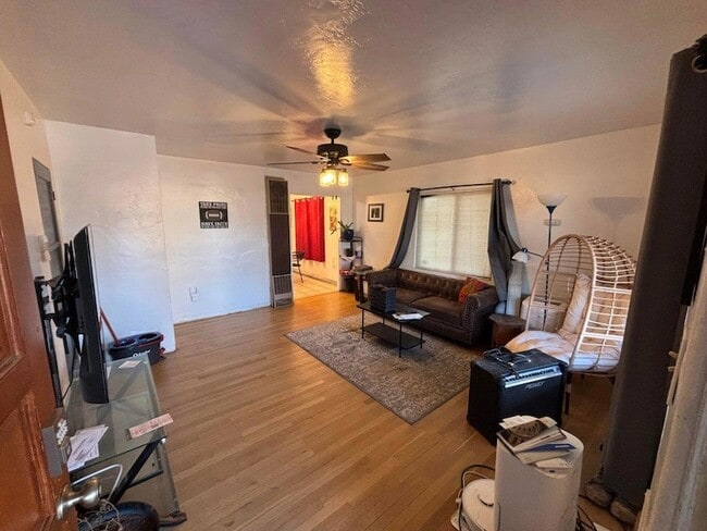 Photo - 825 Palomas Dr SE