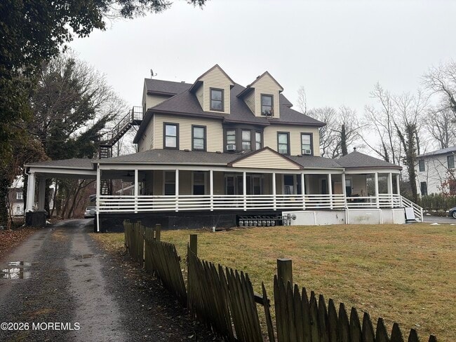 Building Photo - 655 Westwood Ave Unit 4