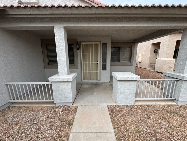 Building Photo - 3 bedroom plus den, 2 bath, on the golf co... Rental