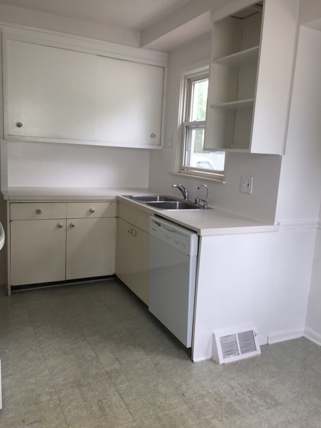 Photo - A Charming 3 Bedroom Bungalow, Hardwood Floors, Fenced in Backyard