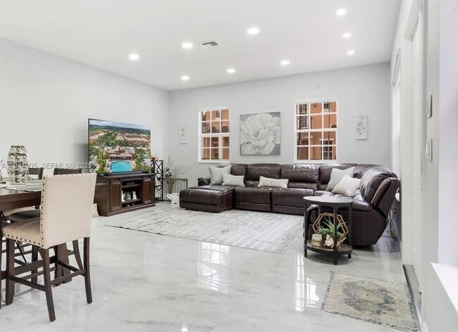 Photo - 14709 SW 6th St