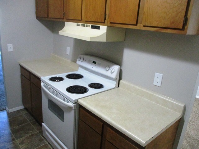 3005 Lisa Dr