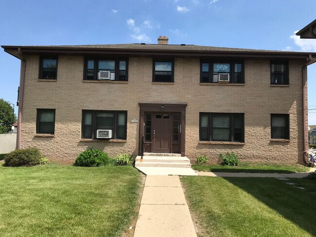 Building Photo - N89 W15631-W15631 Cleveland Ave Unit Bldg.31 #1
