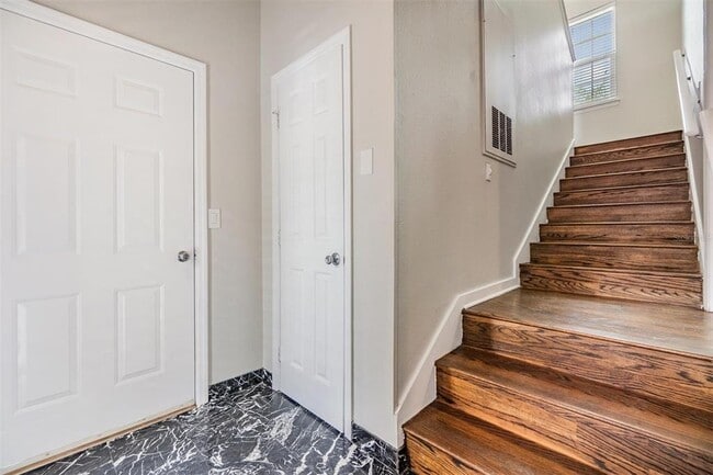 Photo - 501 Knights Run Ave