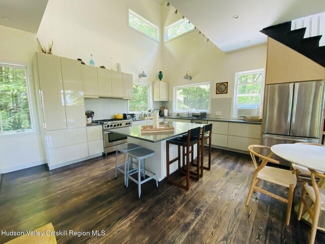 Photo - 206 Hutchin Hl Rd