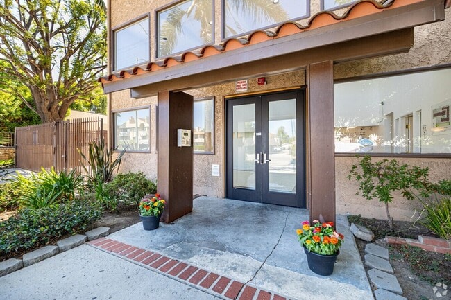 Building Photo - The Benezra Family Limited Partnership 2 LP