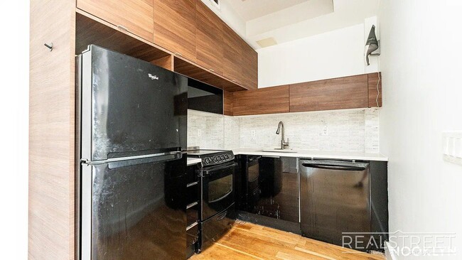 Building Photo - Maujer Street Unit 1E