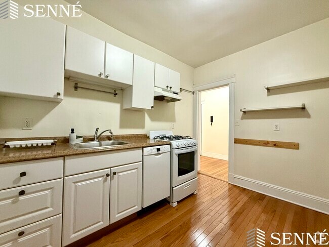 Building Photo - 1709 Cambridge St Unit 3 Rental