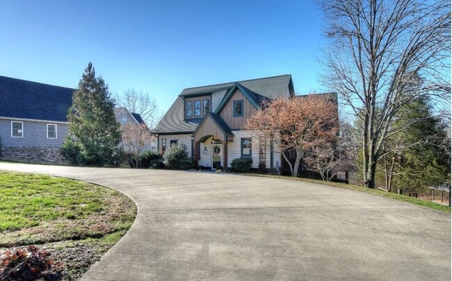 121 Lake Haven Dr