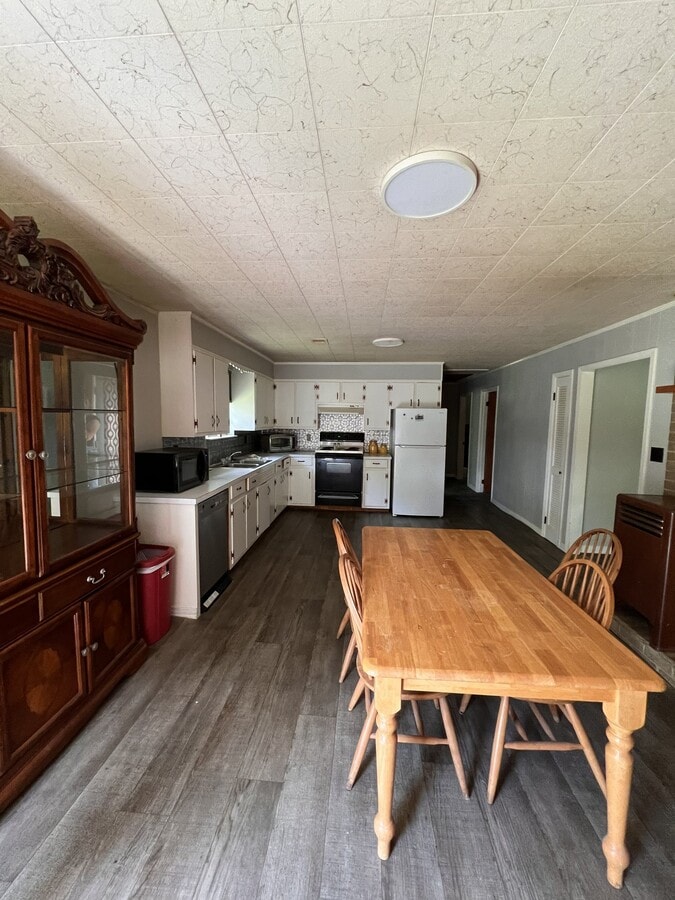 Photo - 3950 Hwy 70 W