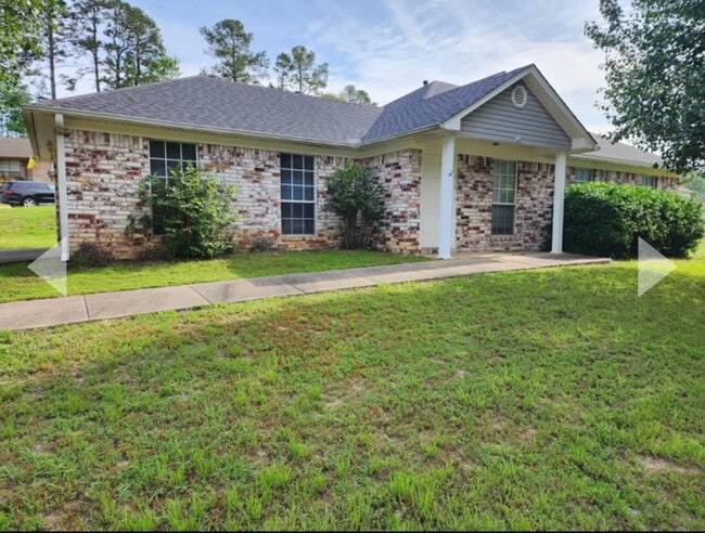 3-Bed, 2-Bath Home in Benton – Available a... - 3-Bed, 2-Bath Home in Benton – Available a...
