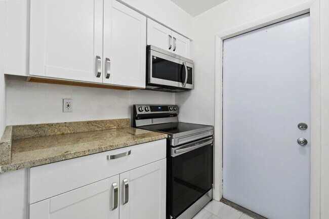 Photo - 968 W 9th St Unit B2