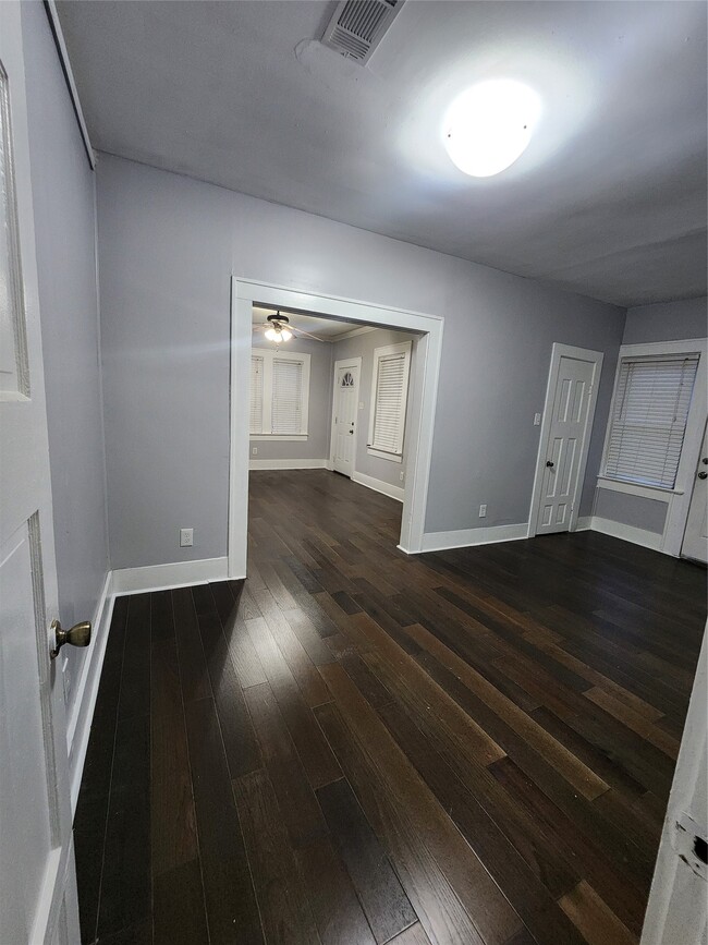 2504 Isabella St