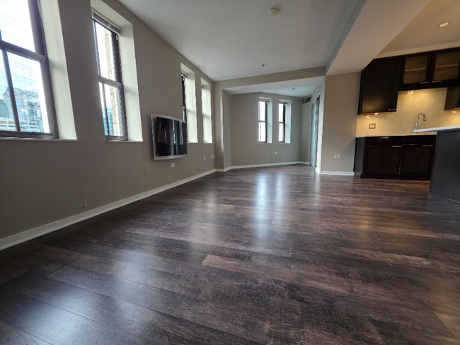 Photo - 13 W Randolph St