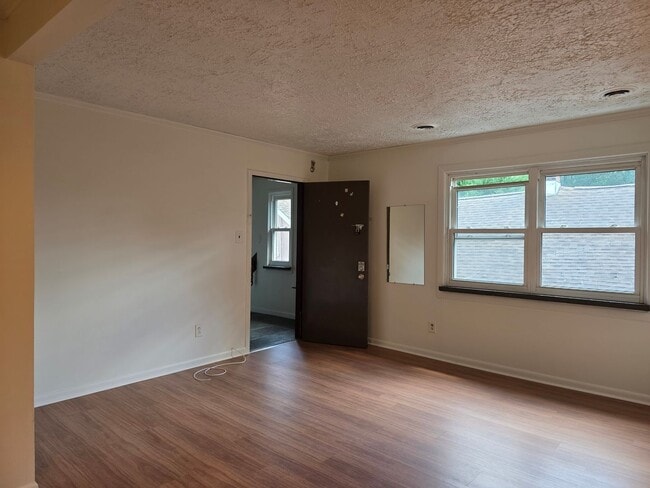 Photo - 110 E 40th St Unidad 2A