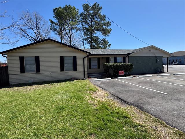 Photo - 304 Burgett St