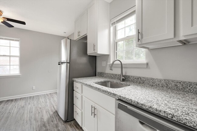 Two bedroom townhome, bath and half washer... - Two bedroom townhome, bath and half washer...