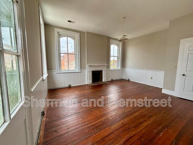 Photo - 1050 Broad St