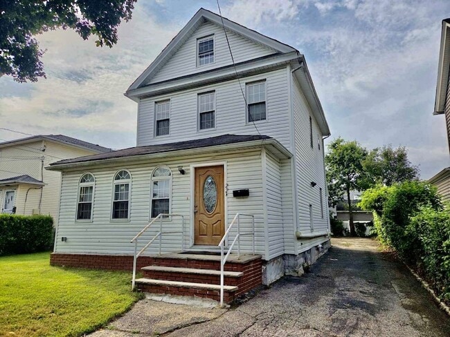 Building Photo - 223 Jackson Ave Rental