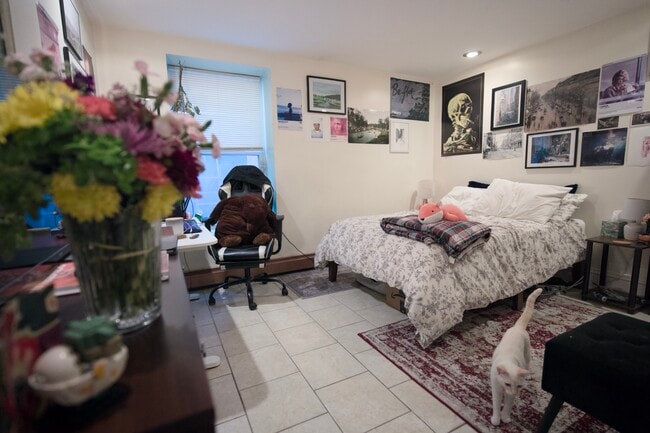 623 # 5 - Redmond Apartments