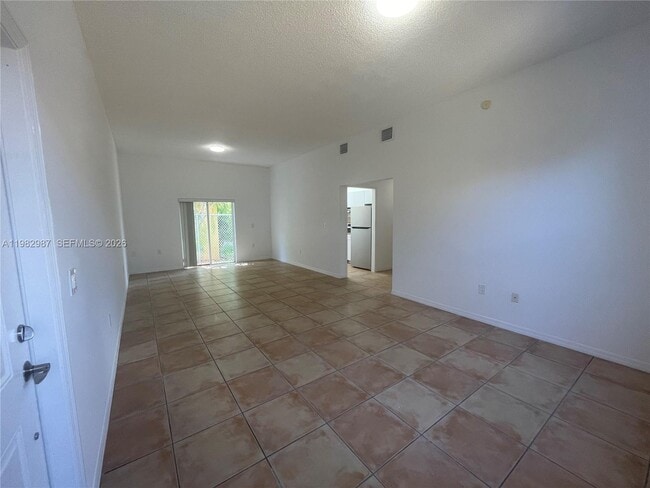 Building Photo - 3421 SW 25th St Unit 01
