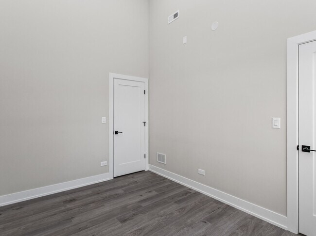 Photo - 3214 W Lawrence Ave Unit 2B