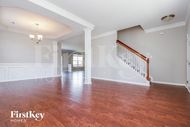 Photo - 619 English Oak Cir