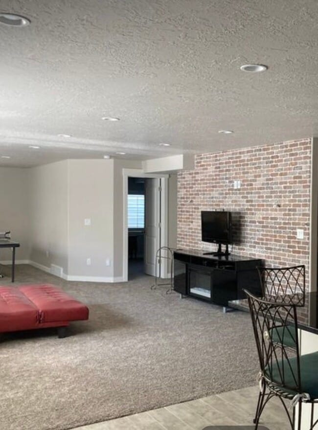 Photo - 1703 Lyndi Ln