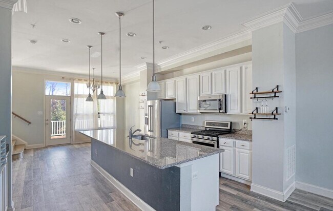 Photo - Beautiful Basement for Rent - Bedroom, Fam...