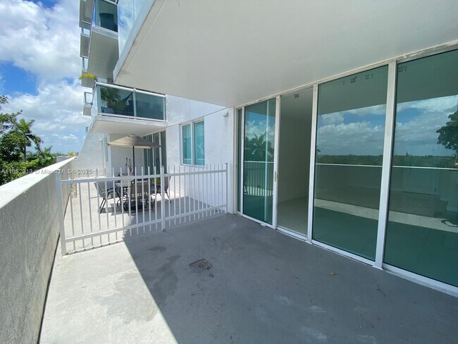 Photo - 1861 NW S River Dr Unidad 702