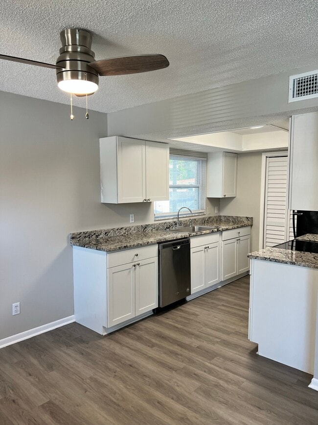 Photo - 2 Bed/1 Bath - Unit 106