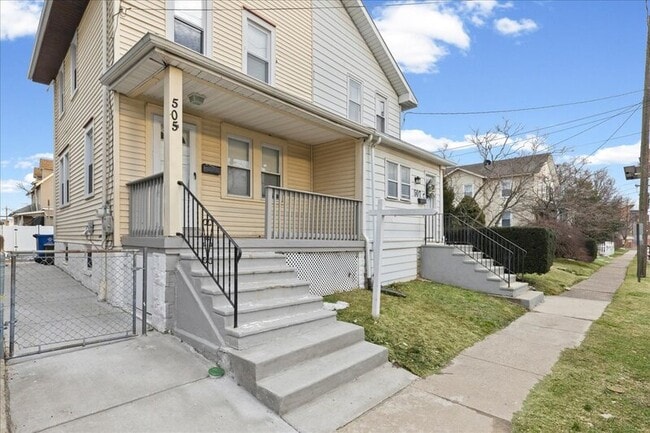 Building Photo - 505 Wood St