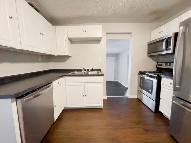 Photo - PRELEASING for AUGUST! 5 Bedroom, 3 Bathroom Home Close to Campus: In-Unit Washer and Dryer
