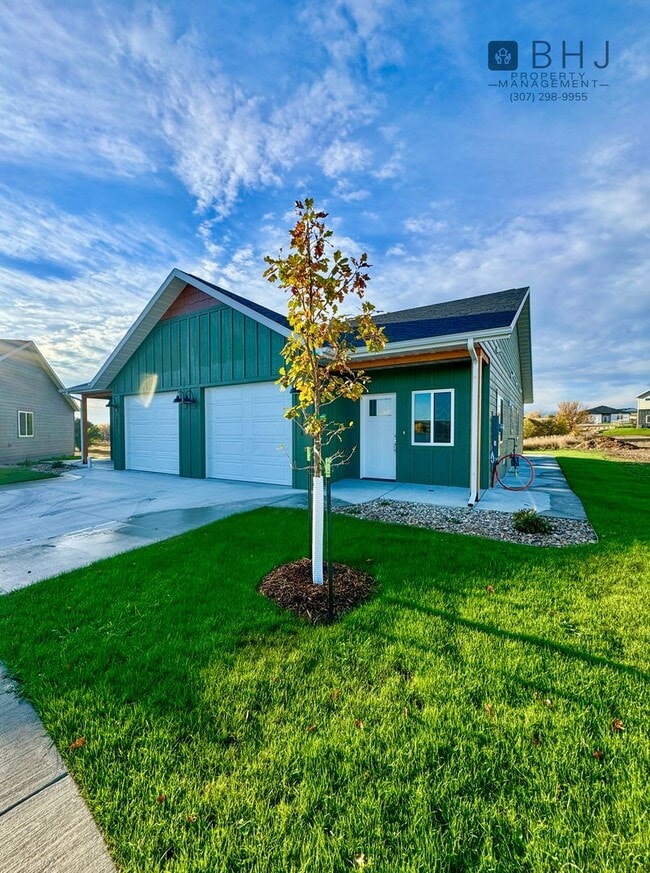 Building Photo - BRAND NEW 2 bed/  2 bath Do Friendly Twin ... Unit A