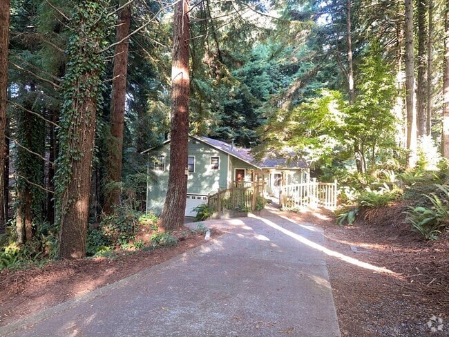 Building Photo - Pet-Friendly AMAZING Home Close To Town, Y...