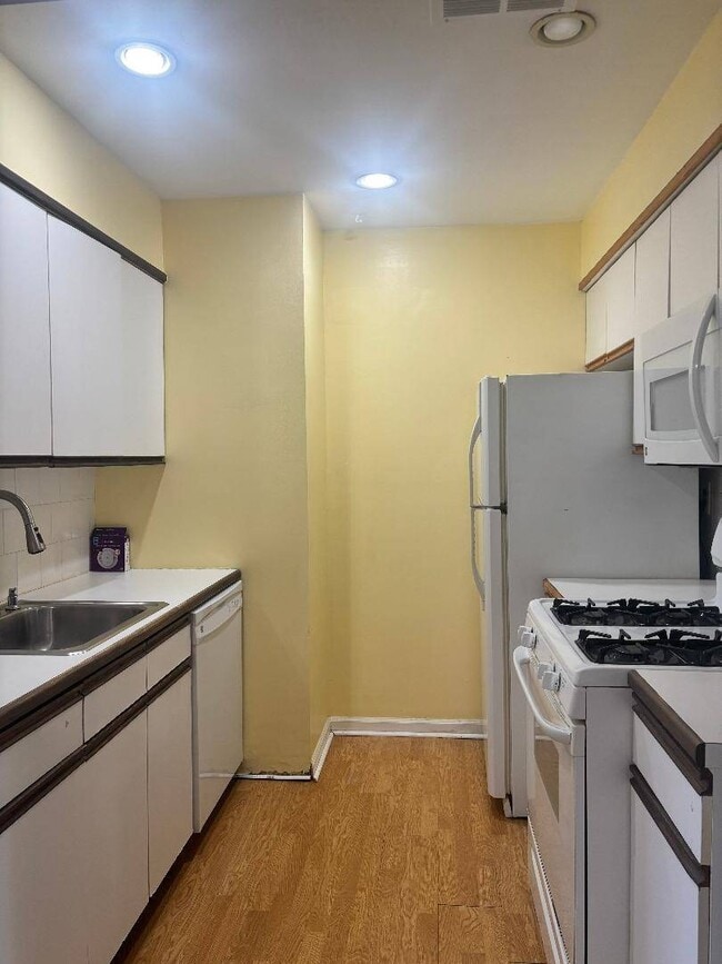 Photo - 1292 Richmond Ave