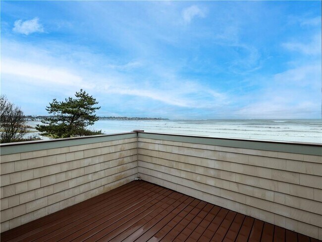 Photo - 132 Memorial Blvd