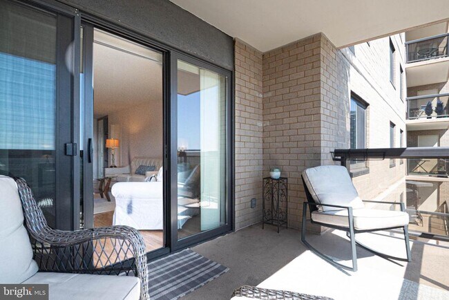 Photo - 205 Yoakum Pkwy Unit 919