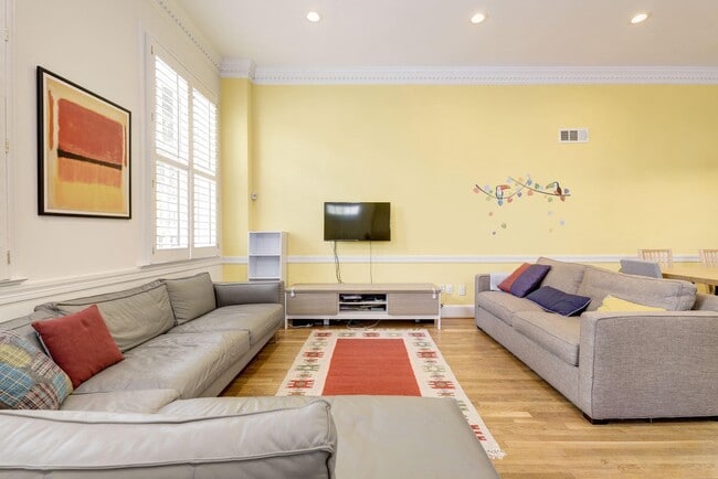 Photo - 2800 Dumbarton St NW