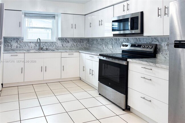 Photo - 1911 N 44th Ave