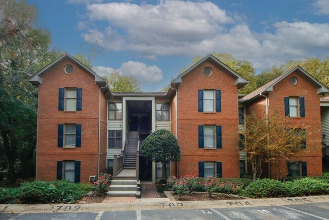 Building Photo - Secluded Community Near The Perimeter Mall Rental