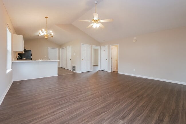 Photo - 521 Lakecourt Dr