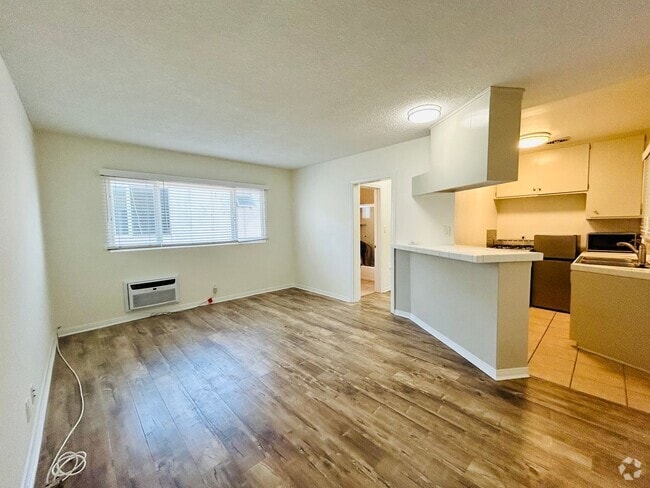 Building Photo - ven108 Rental