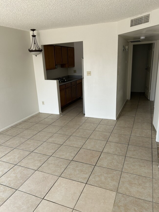 Photo - 1315 W 5th St
