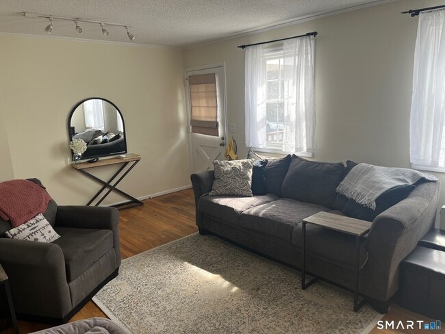 Photo - 1283 Hope St