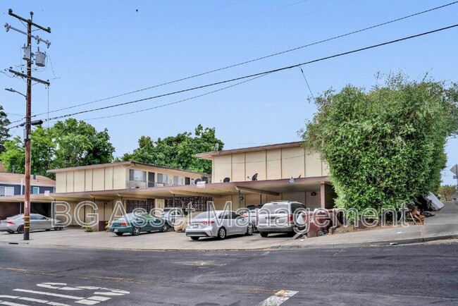 Building Photo - 314 Rodeo Ave Unit 5 Rental