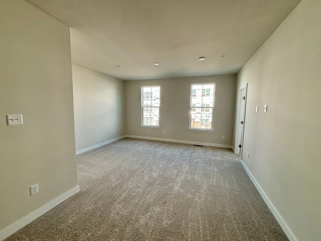 Photo - 2846 Calgary Ln