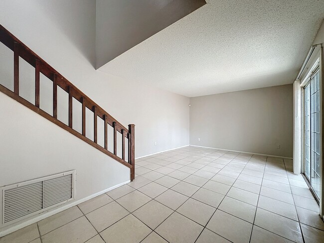 Photo - Carmel Oaks Townhome style Condo in Orlando