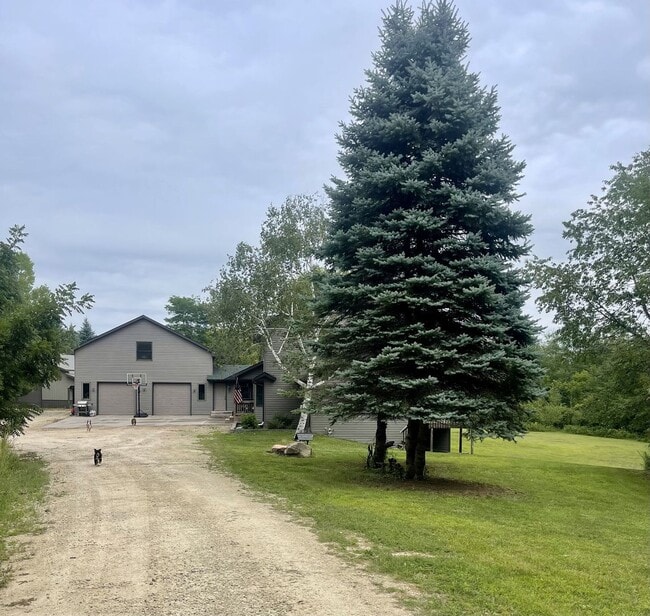 Photo - Spacious country Home on 13 acres