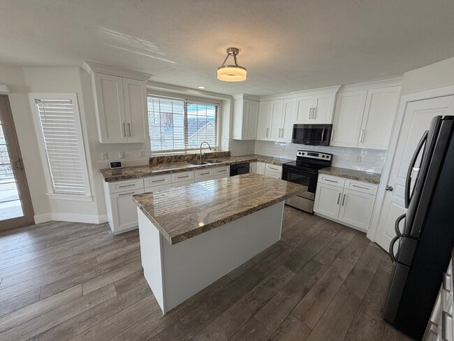 Photo - 1540 E 450 N